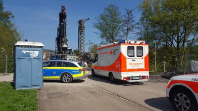 Auenwald-Unterbrueden: Kran umgestuerzt - 1 Verletzter